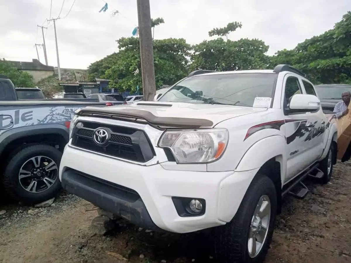 Toyota Tacoma   - 2015