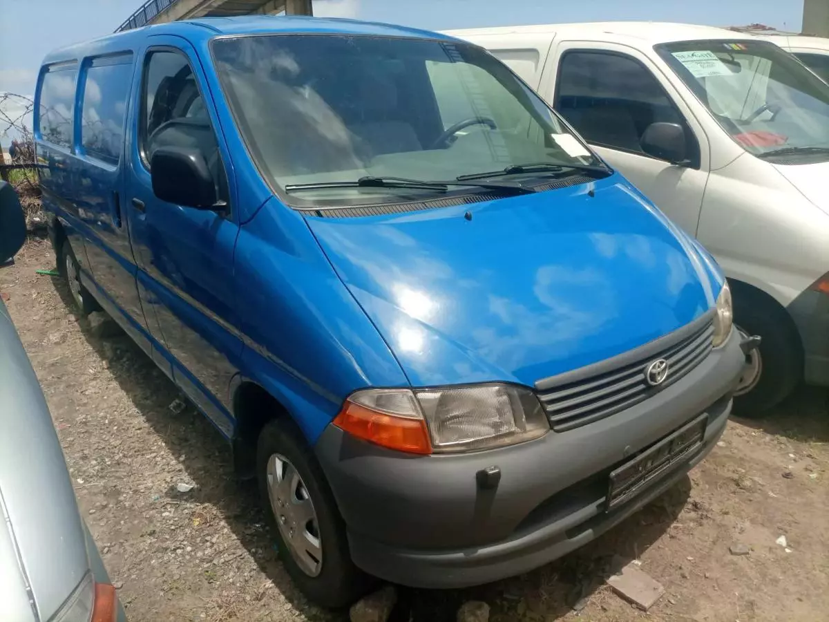 Toyota Hiace   - 2004