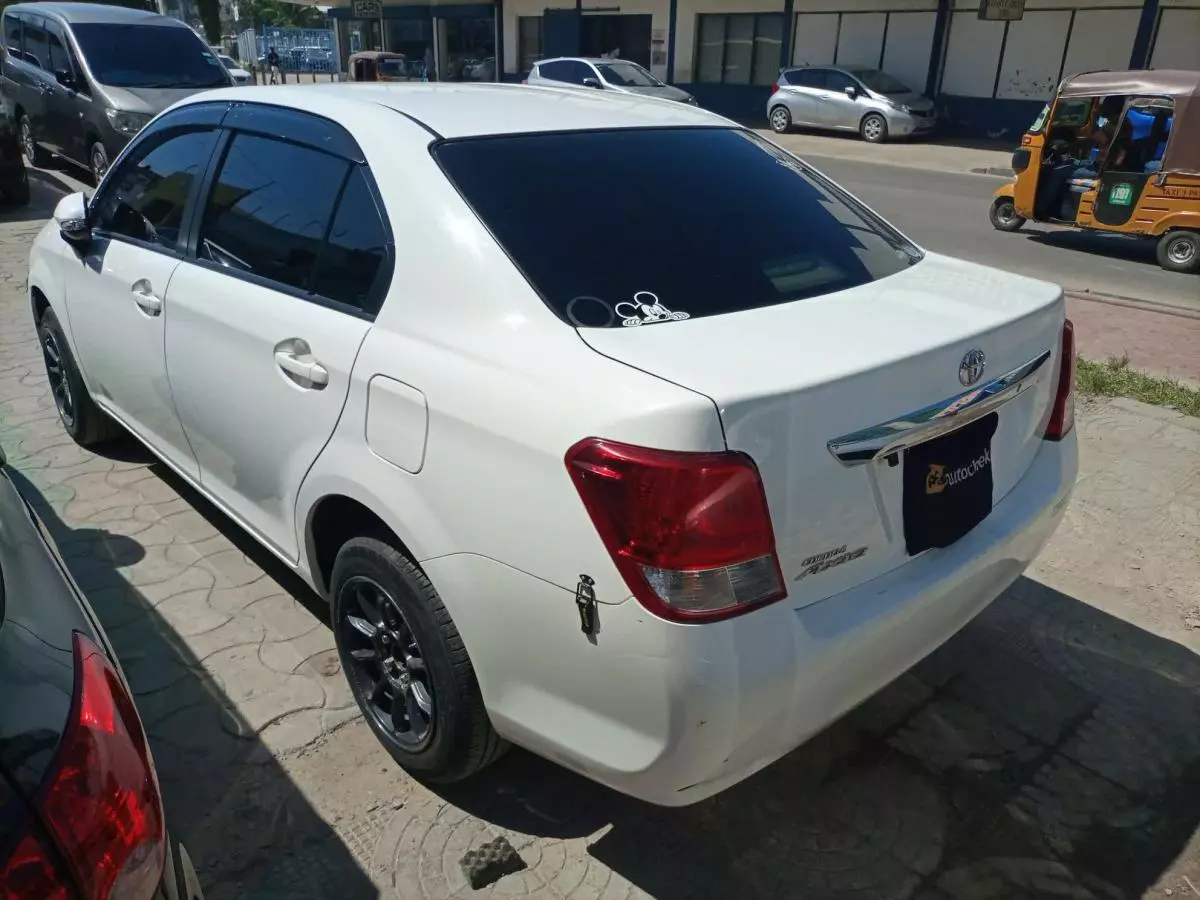 Toyota Axio  - 2013