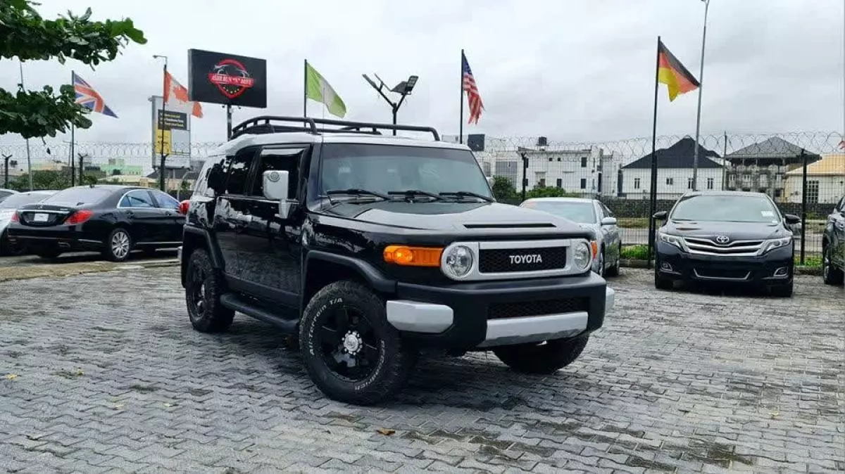 Toyota FJ Cruiser   - 2010