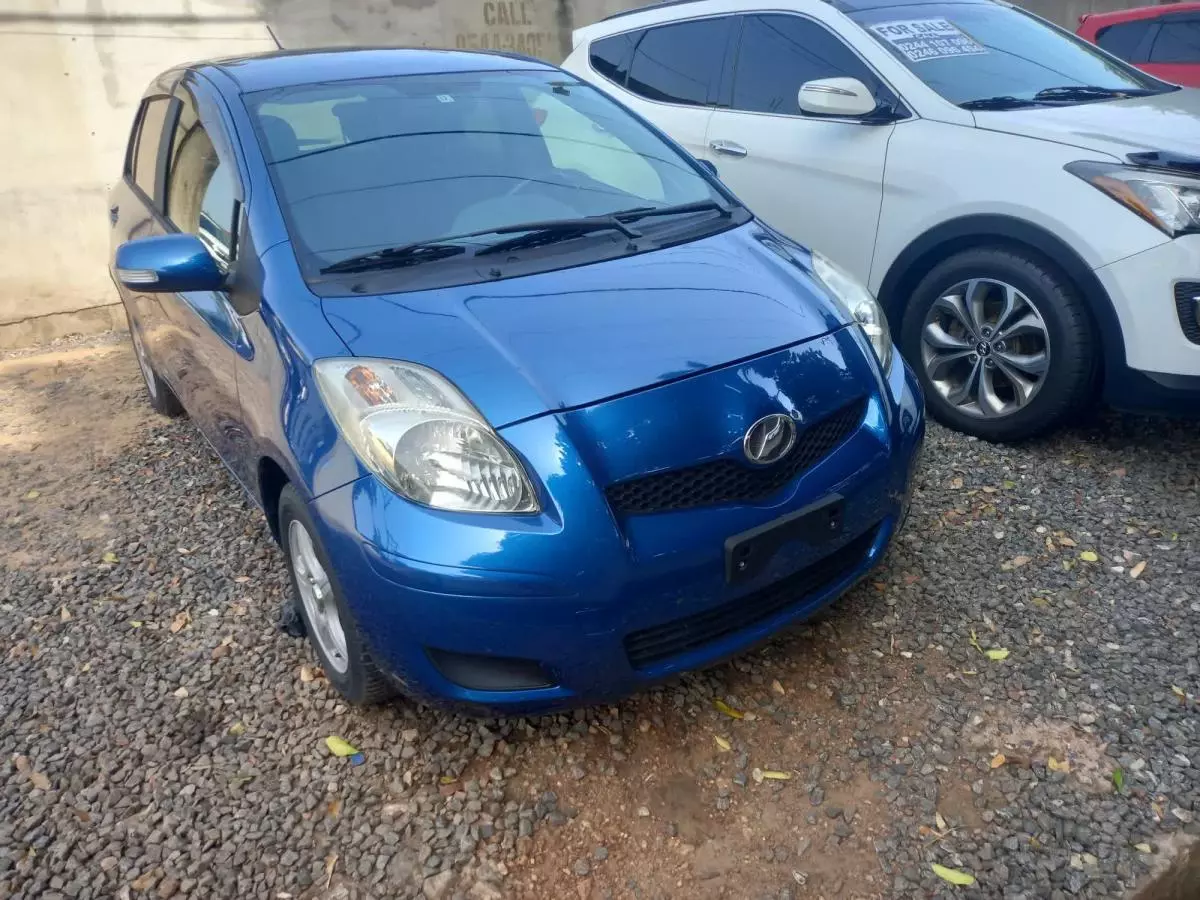 Toyota Vitz   - 2010