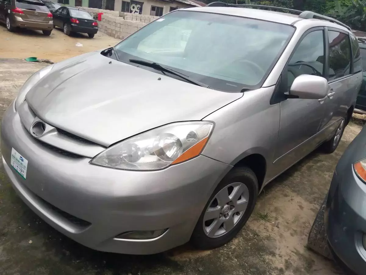 Toyota Sienna   - 2008