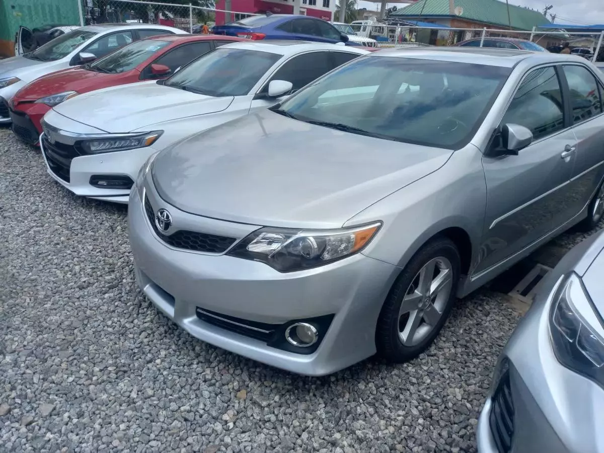 Toyota Camry   - 2014