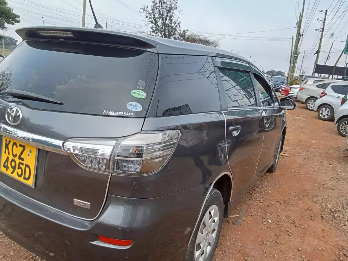 Toyota Wish   - 2013