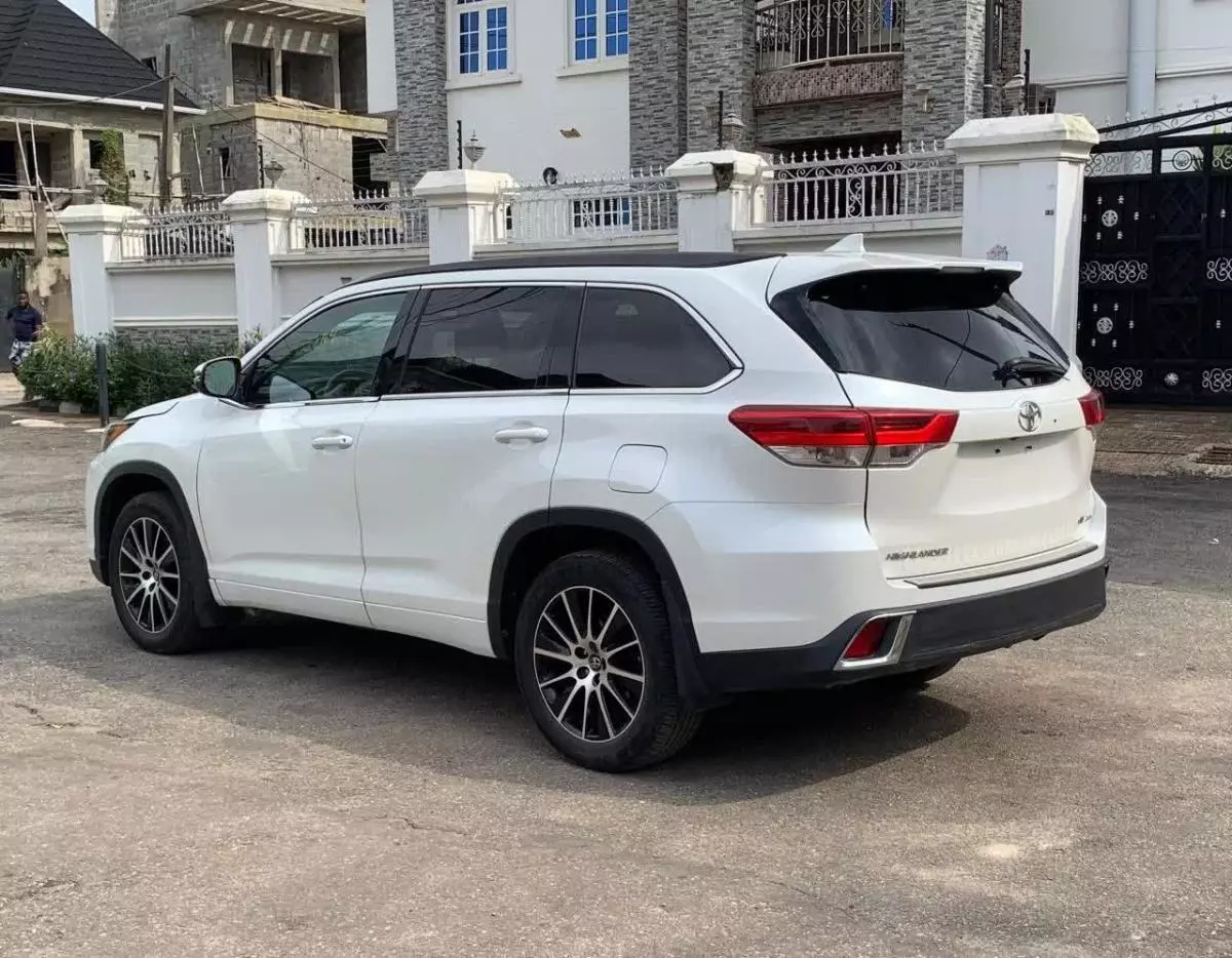 Toyota Highlander   - 2018