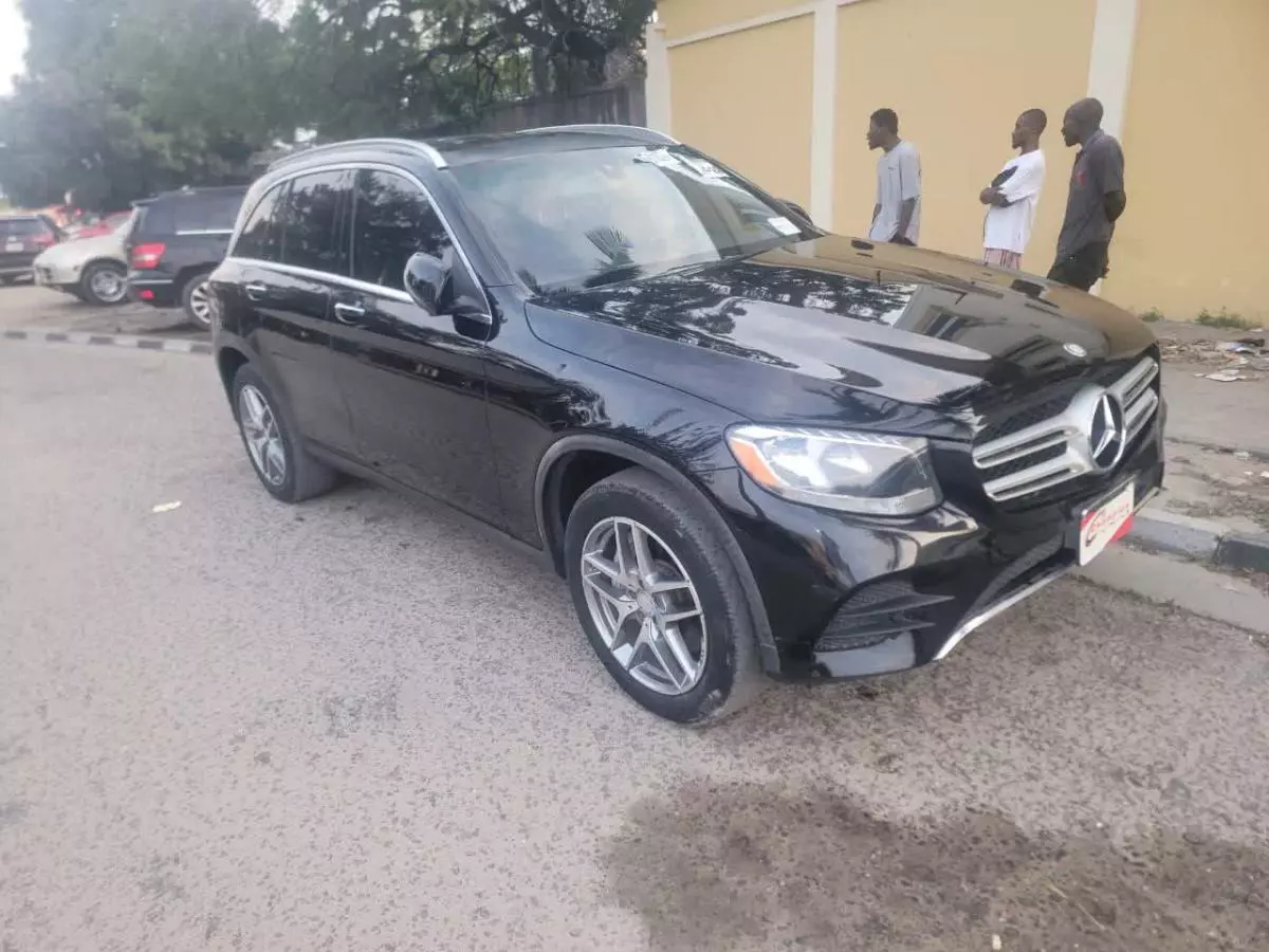 Mercedes-Benz GLC 300   - 2016