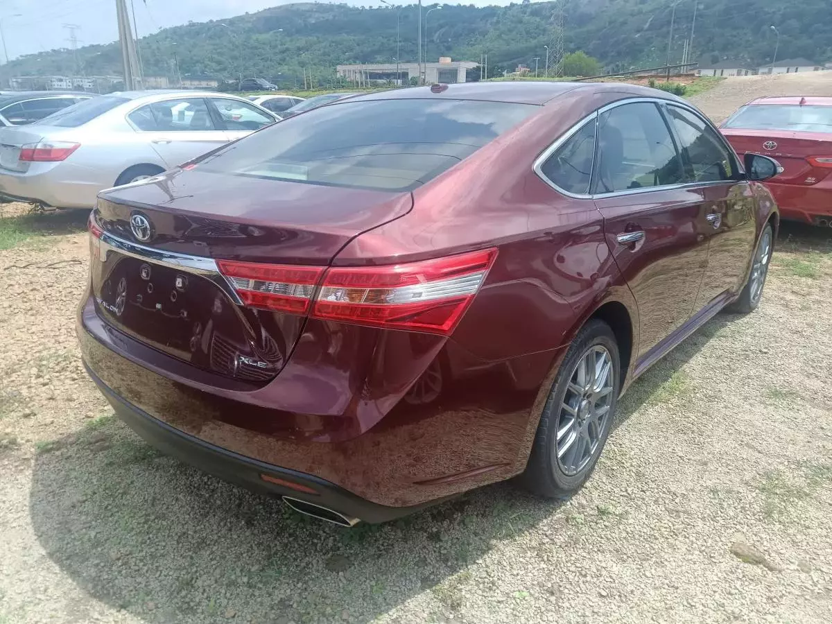 Toyota Avalon   - 2013