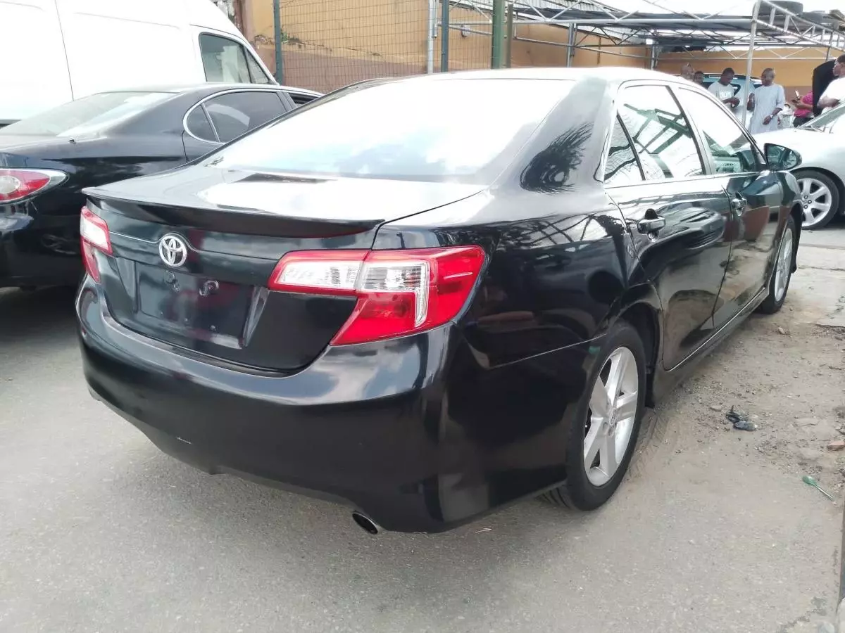 Toyota Camry   - 2012