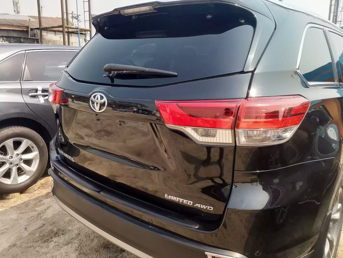 Toyota Highlander   - 2014