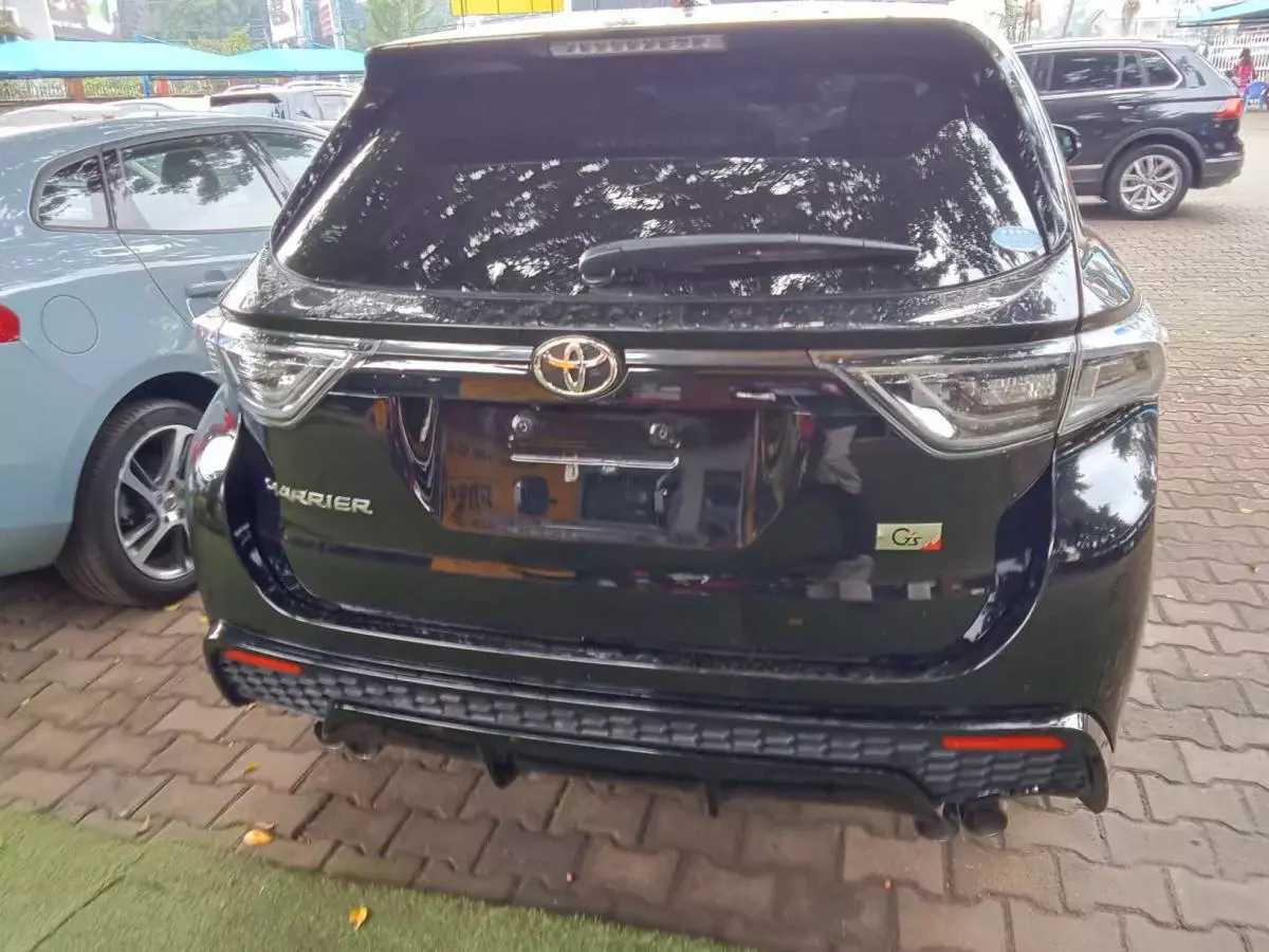 Toyota Harrier   - 2017