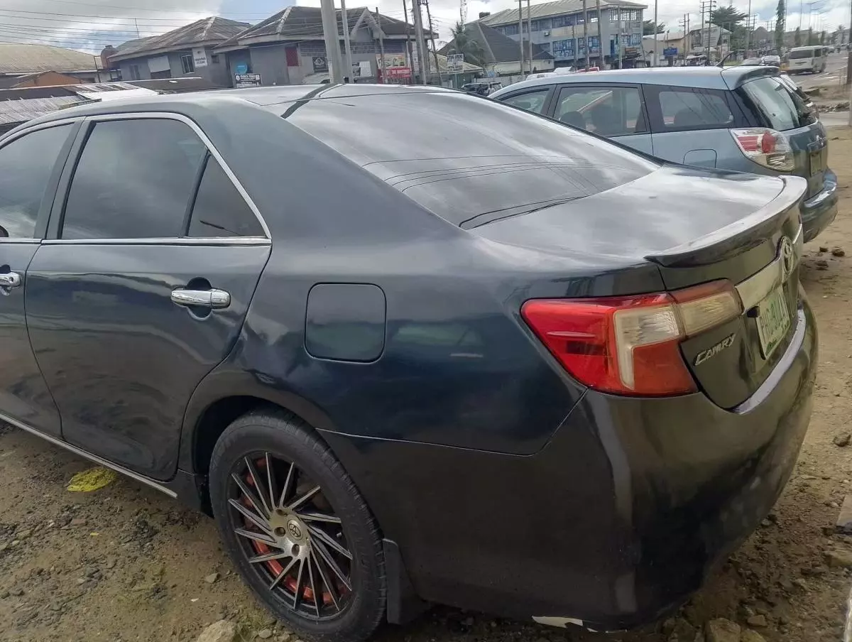 Toyota Camry   - 2012