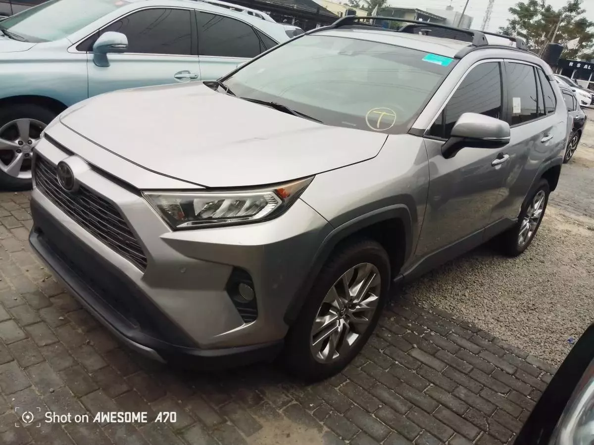 Toyota RAV4   - 2019