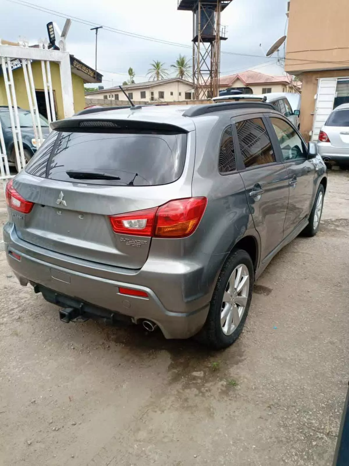 Mitsubishi OUTLANDER - 2012