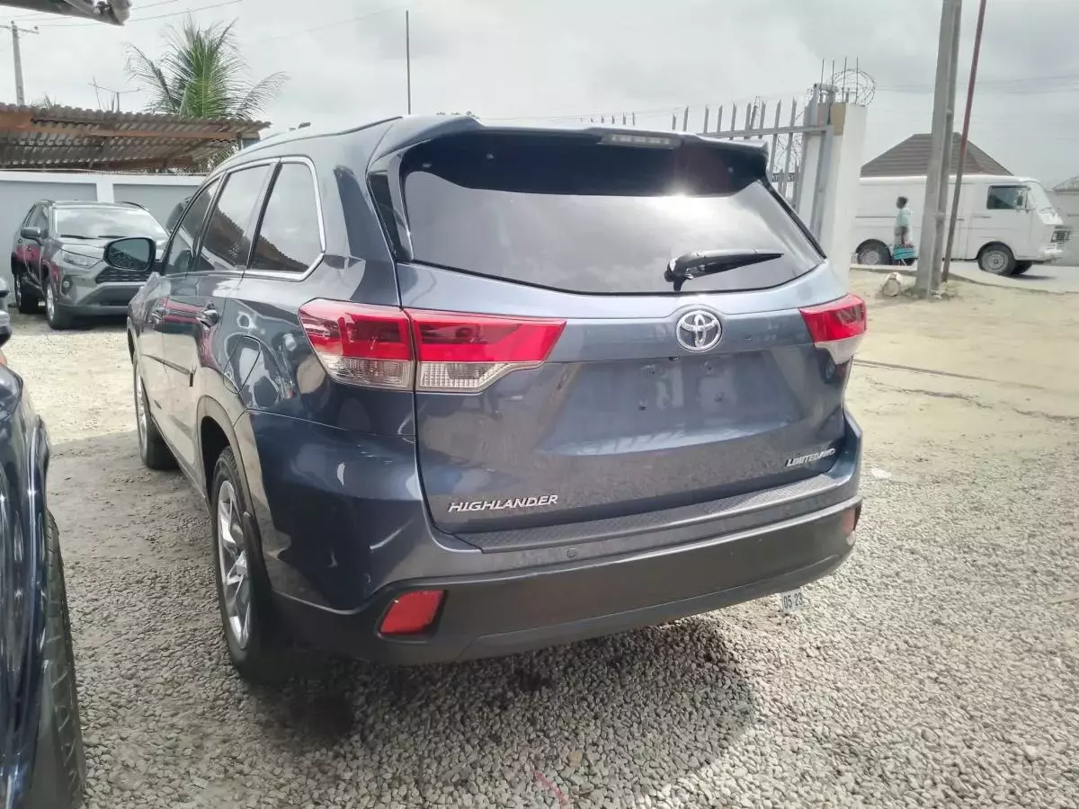 Toyota Highlander   - 2015