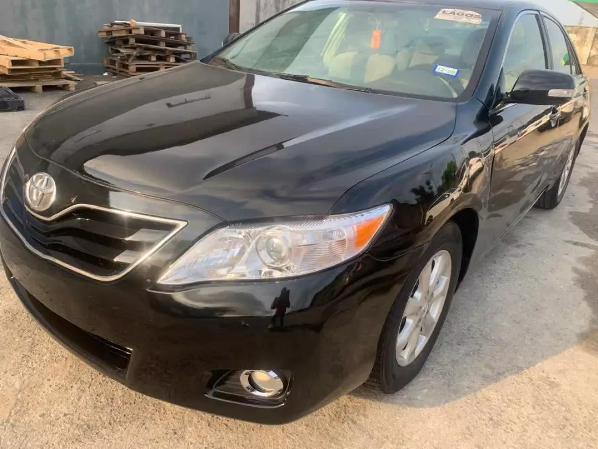 Toyota Camry   - 2011