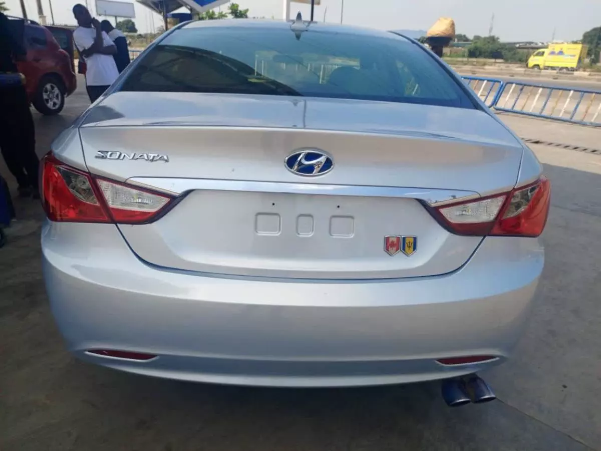 Hyundai Sonata   - 2013