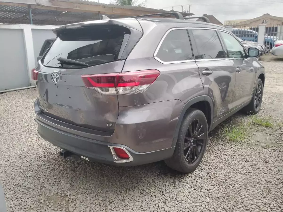 Toyota Highlander   - 2019