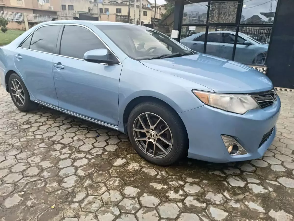 Toyota Camry   - 2014