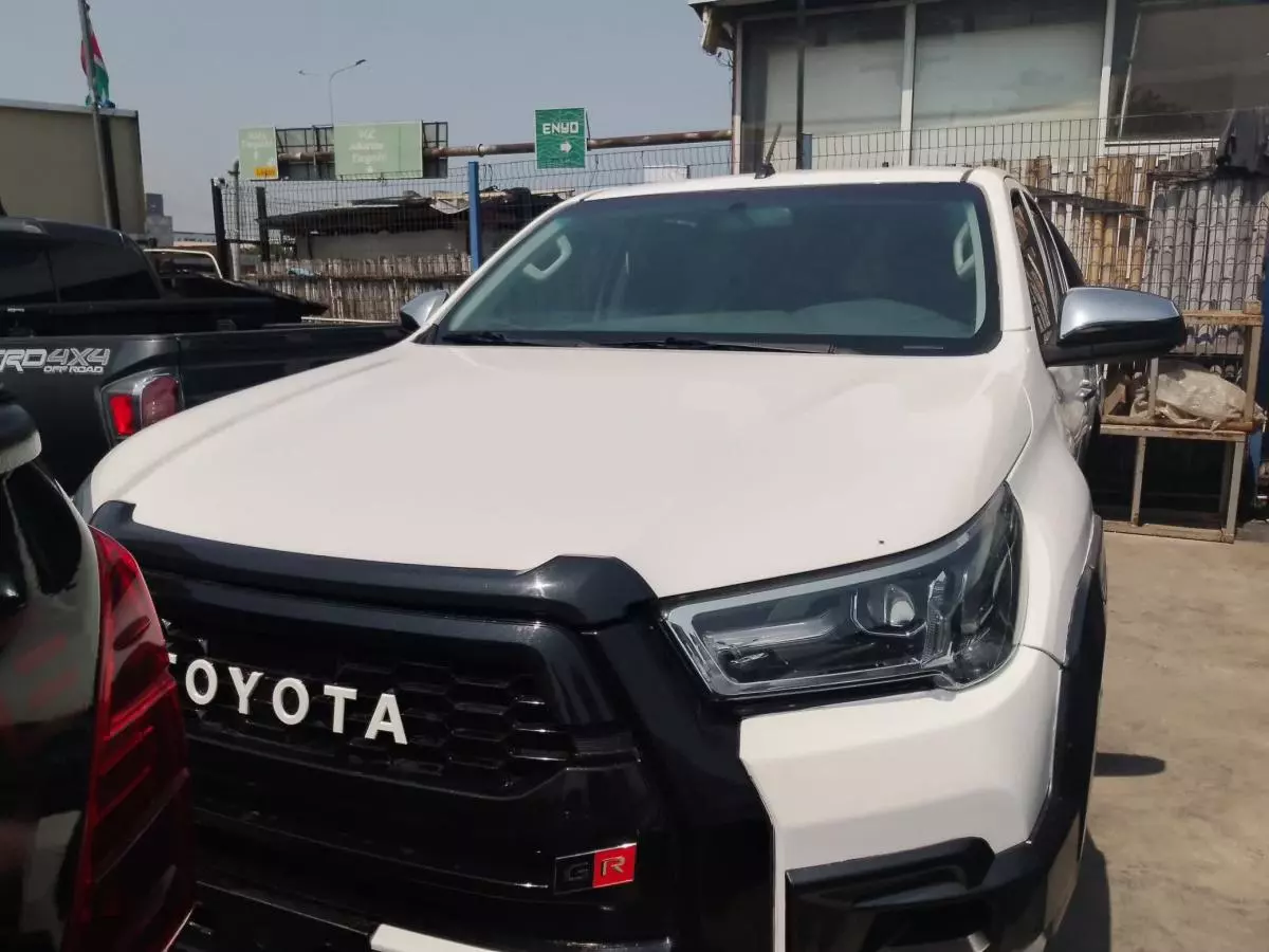 Toyota Hilux   - 2017