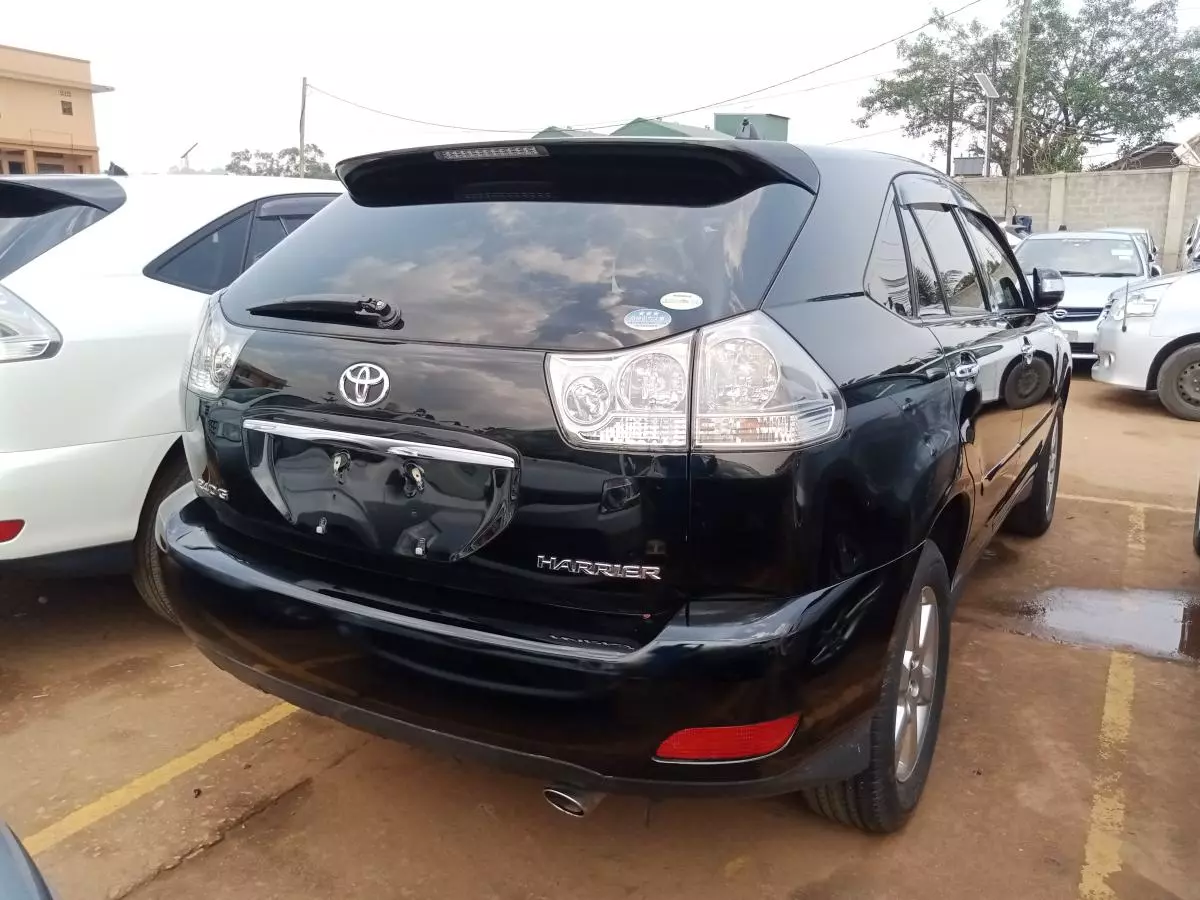 Toyota Harrier   - 2011