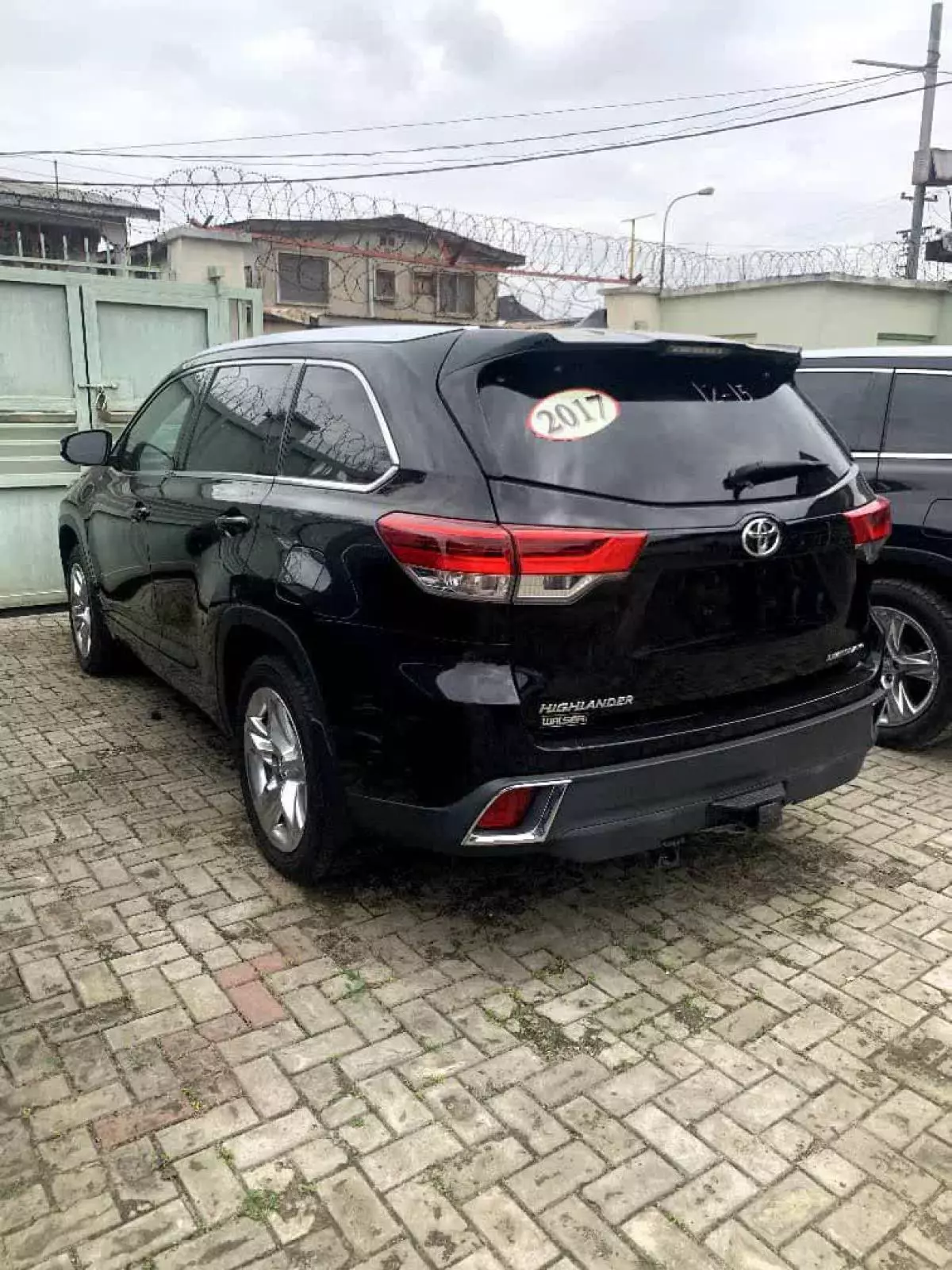 Toyota Highlander   - 2017