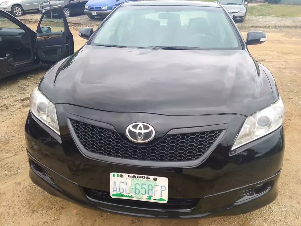 Toyota Camry   - 2009