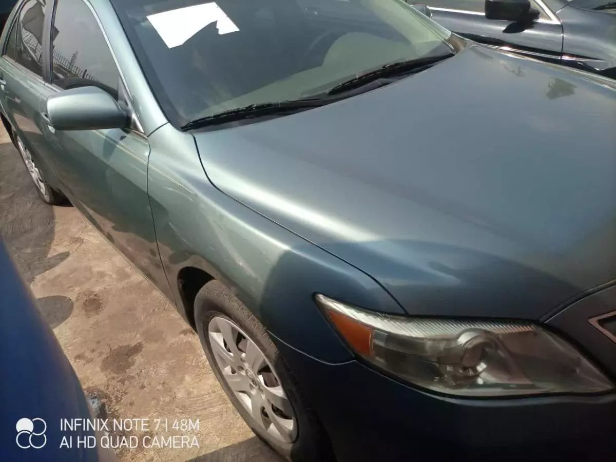 Toyota Camry - 2010