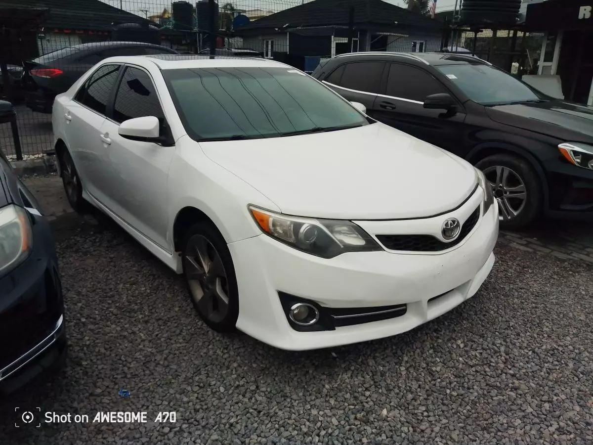 Toyota Camry   - 2012