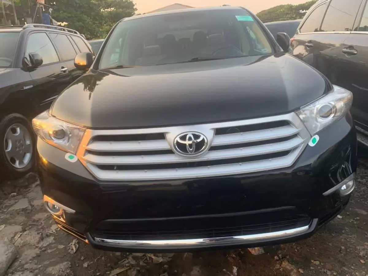 Toyota Highlander   - 2011