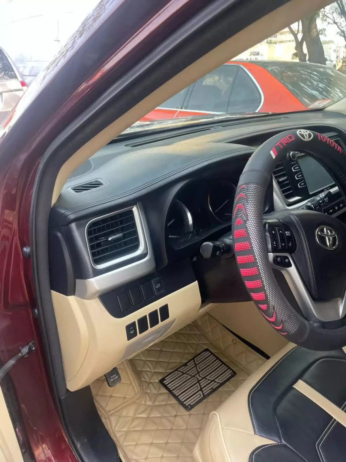 Toyota Highlander   - 2014