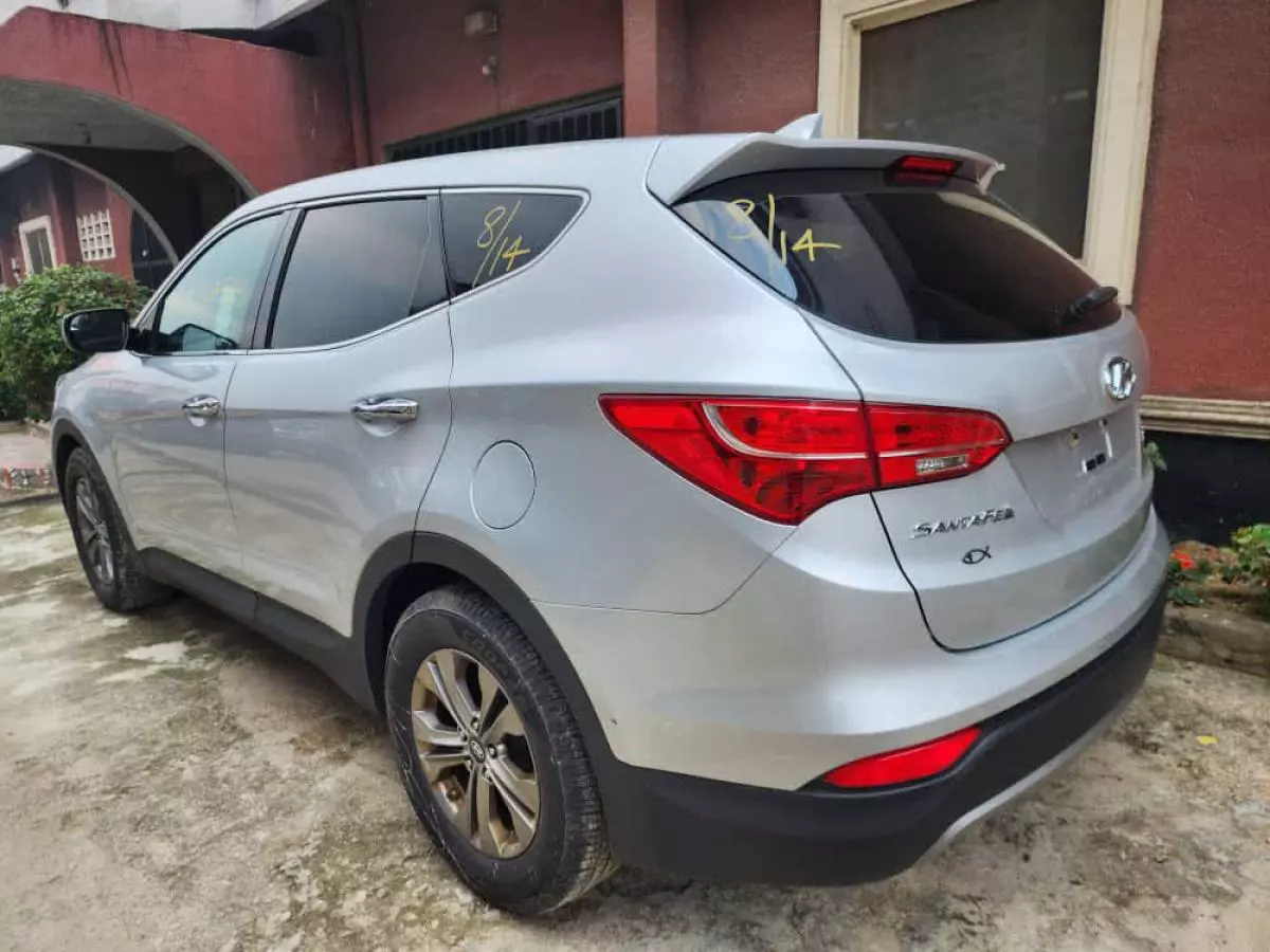 Hyundai Santa Fe   - 2015