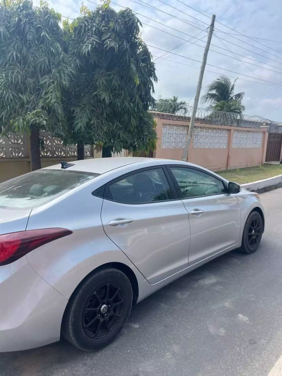 Hyundai Elantra   - 2014