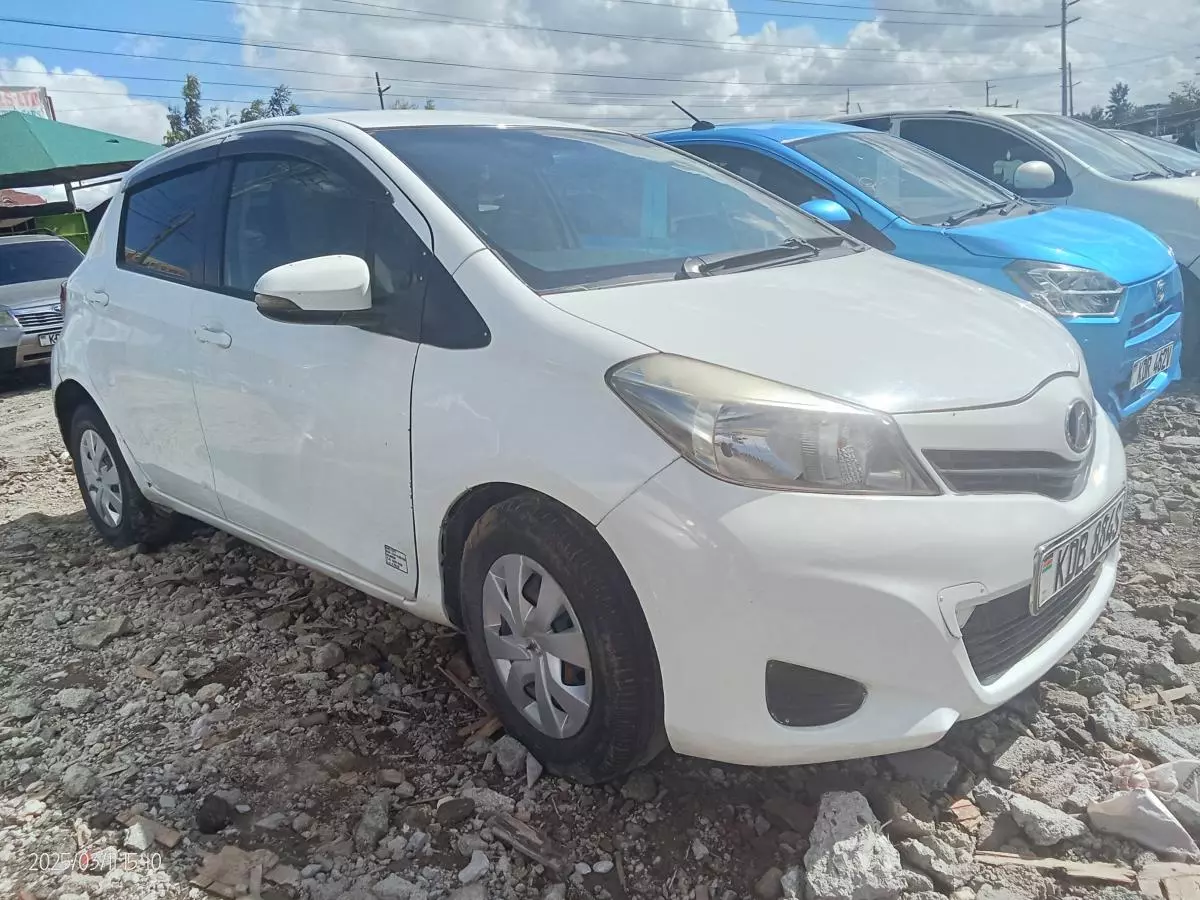 Toyota Vitz   - 2013