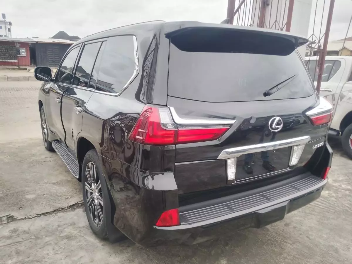 Lexus LX 570   - 2017