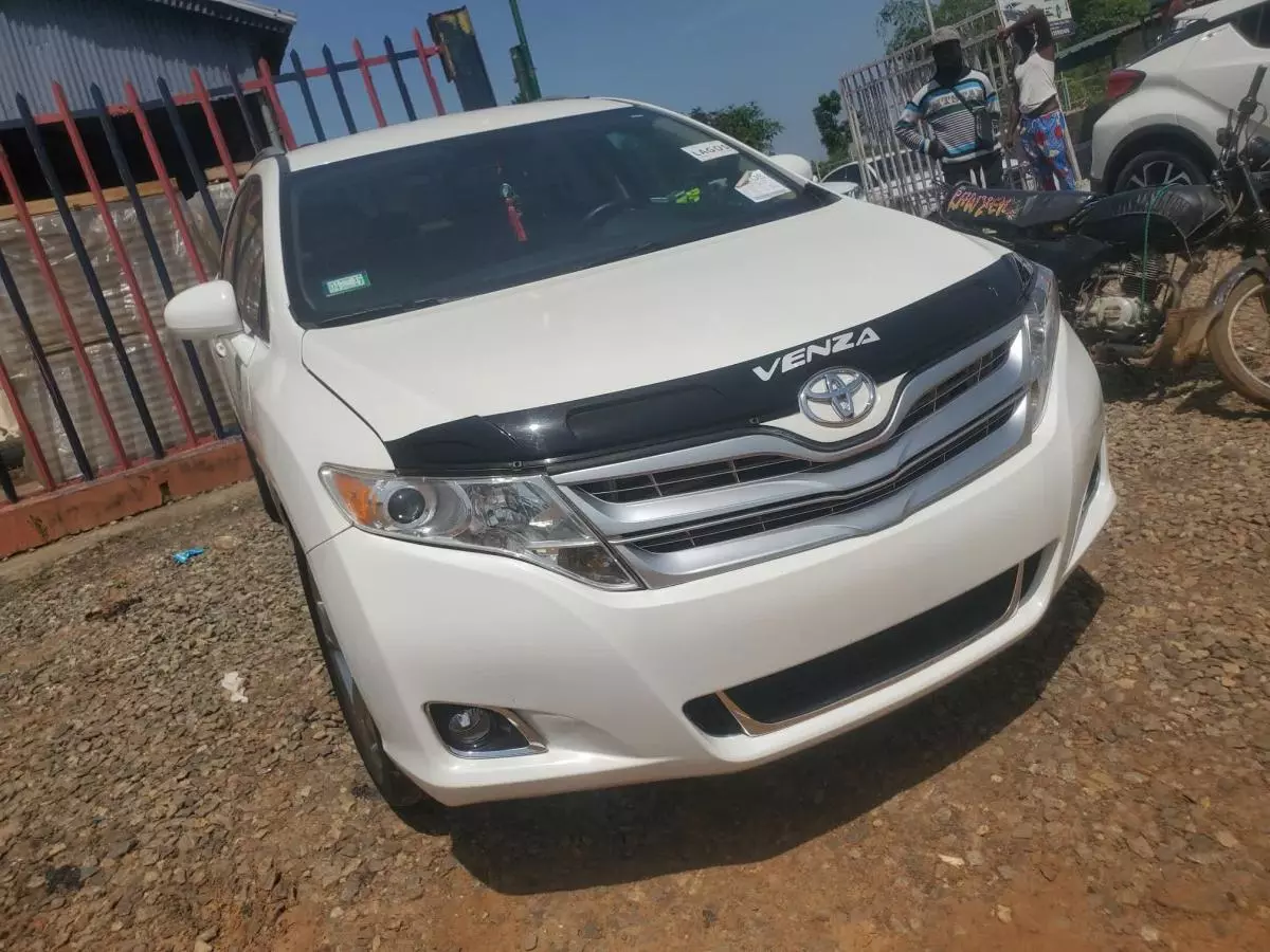 Toyota Venza   - 2011