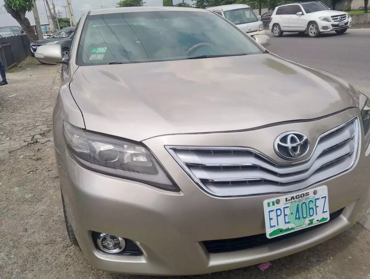 Toyota Camry   - 2009