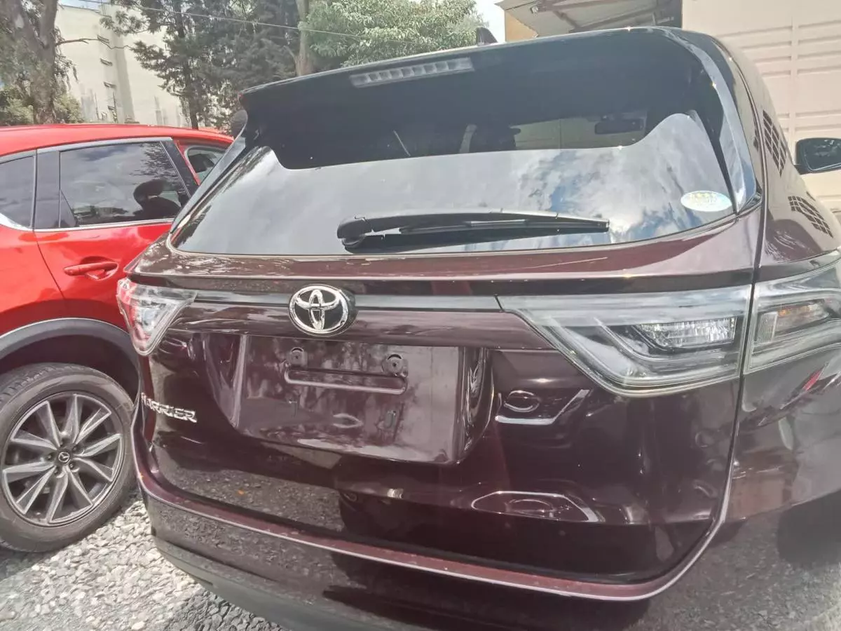 Toyota Harrier   - 2016