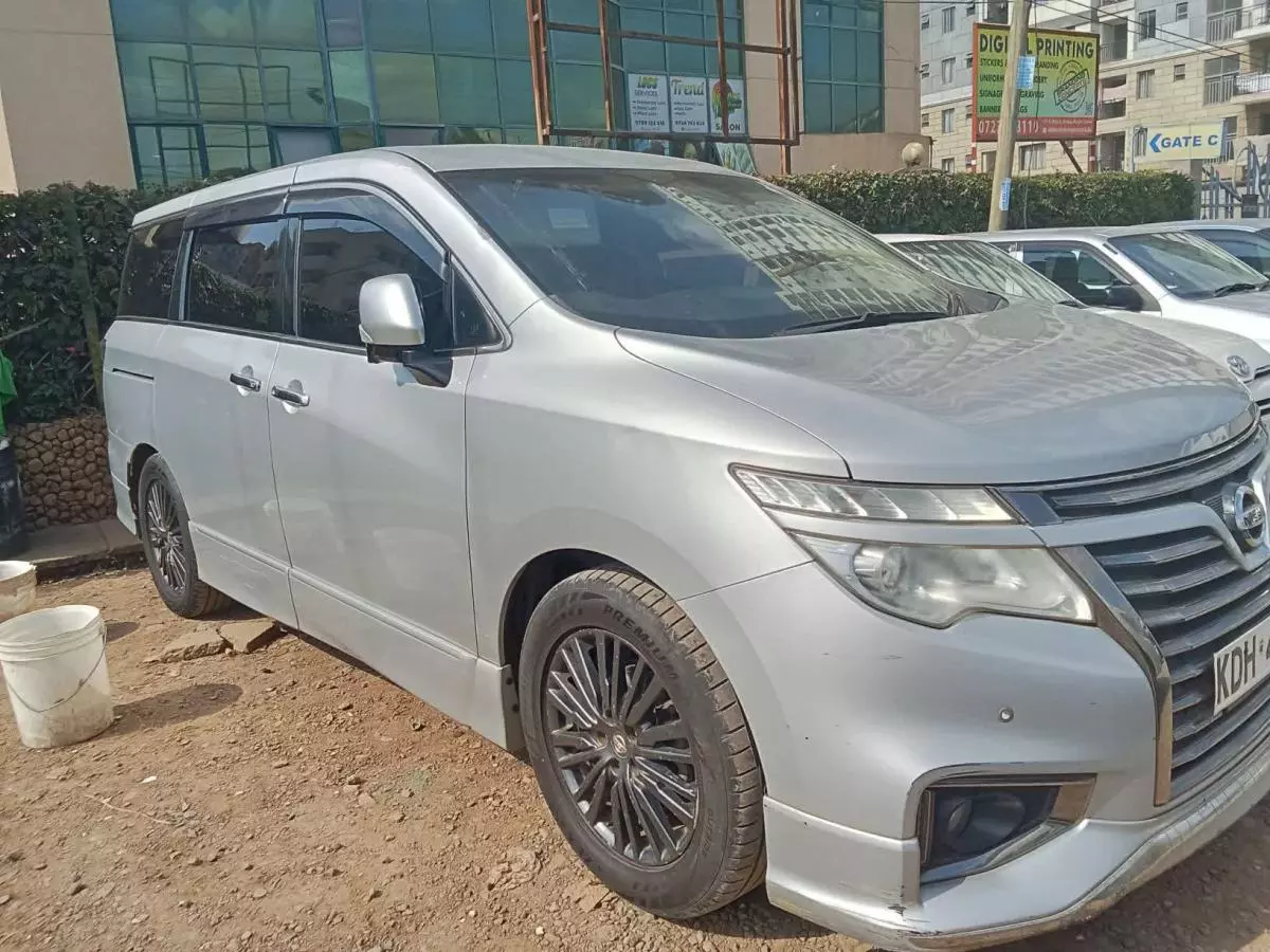 Nissan Elgrand   - 2015