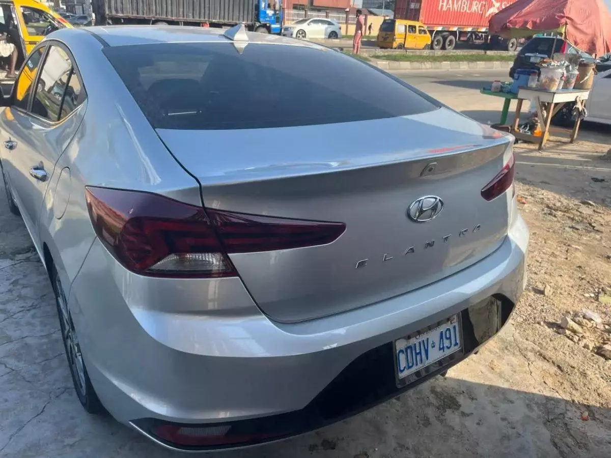 Hyundai Elantra   - 2019