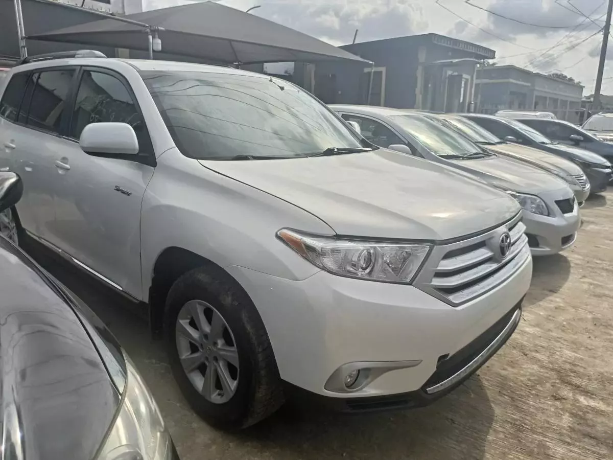 Toyota Highlander   - 2013