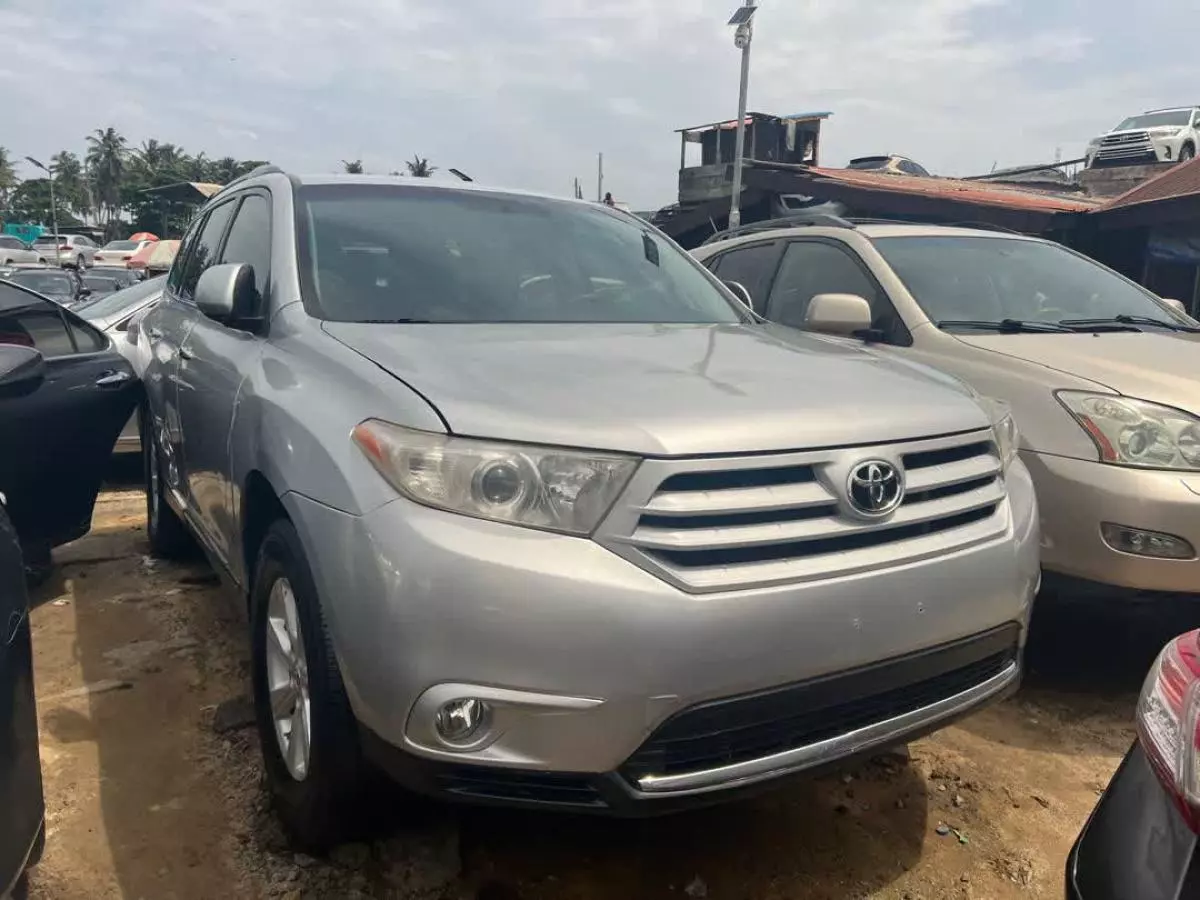 Toyota Highlander   - 2011