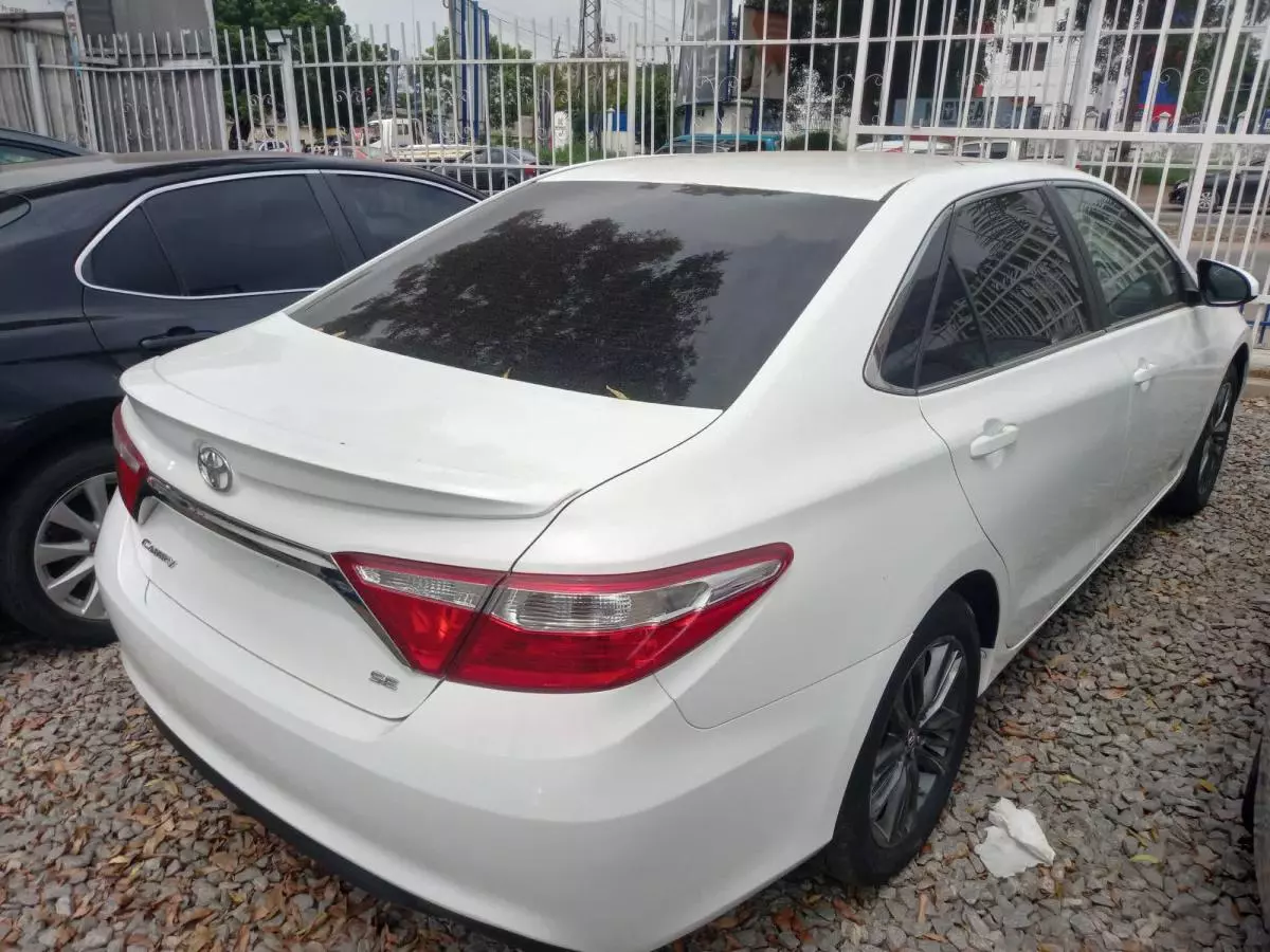 Toyota Camry   - 2016