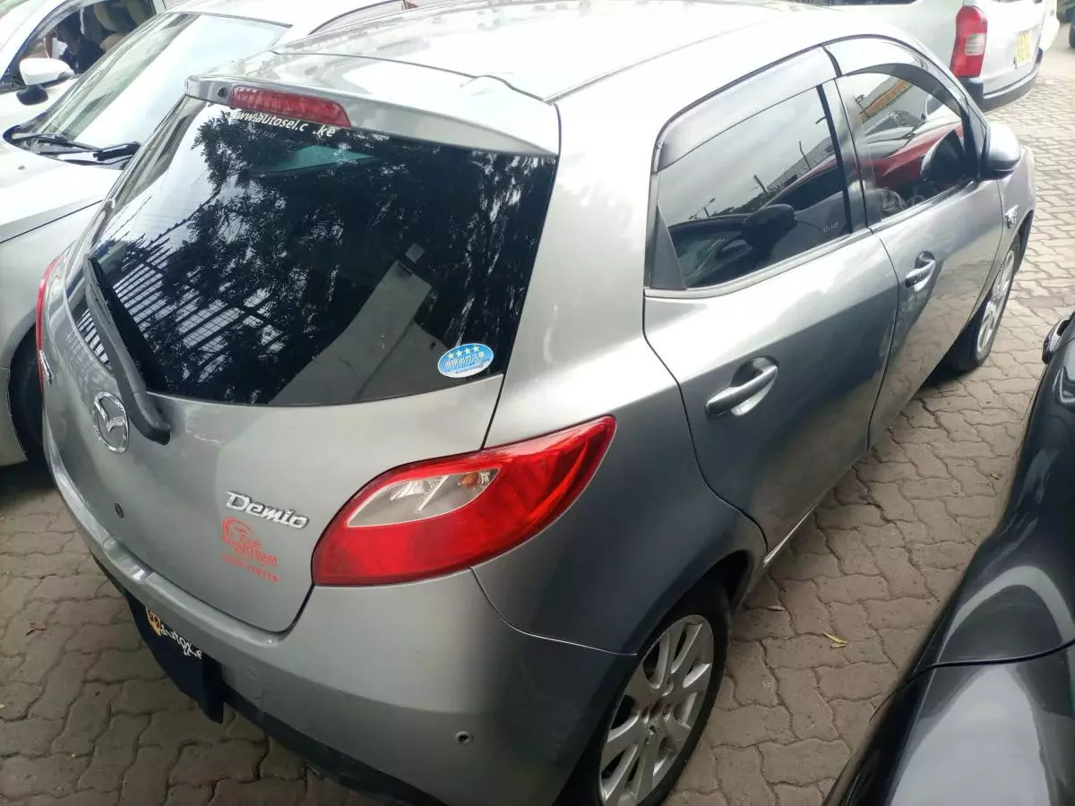 Mazda Demio - 2012