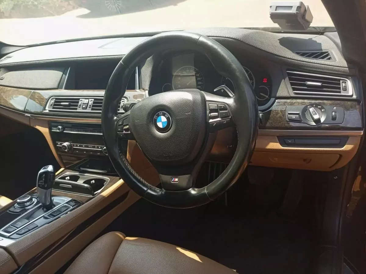 BMW 740   - 2013