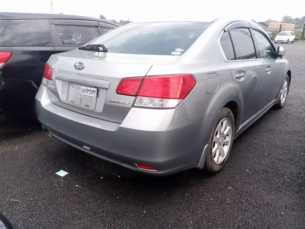 Subaru Legacy   - 2009