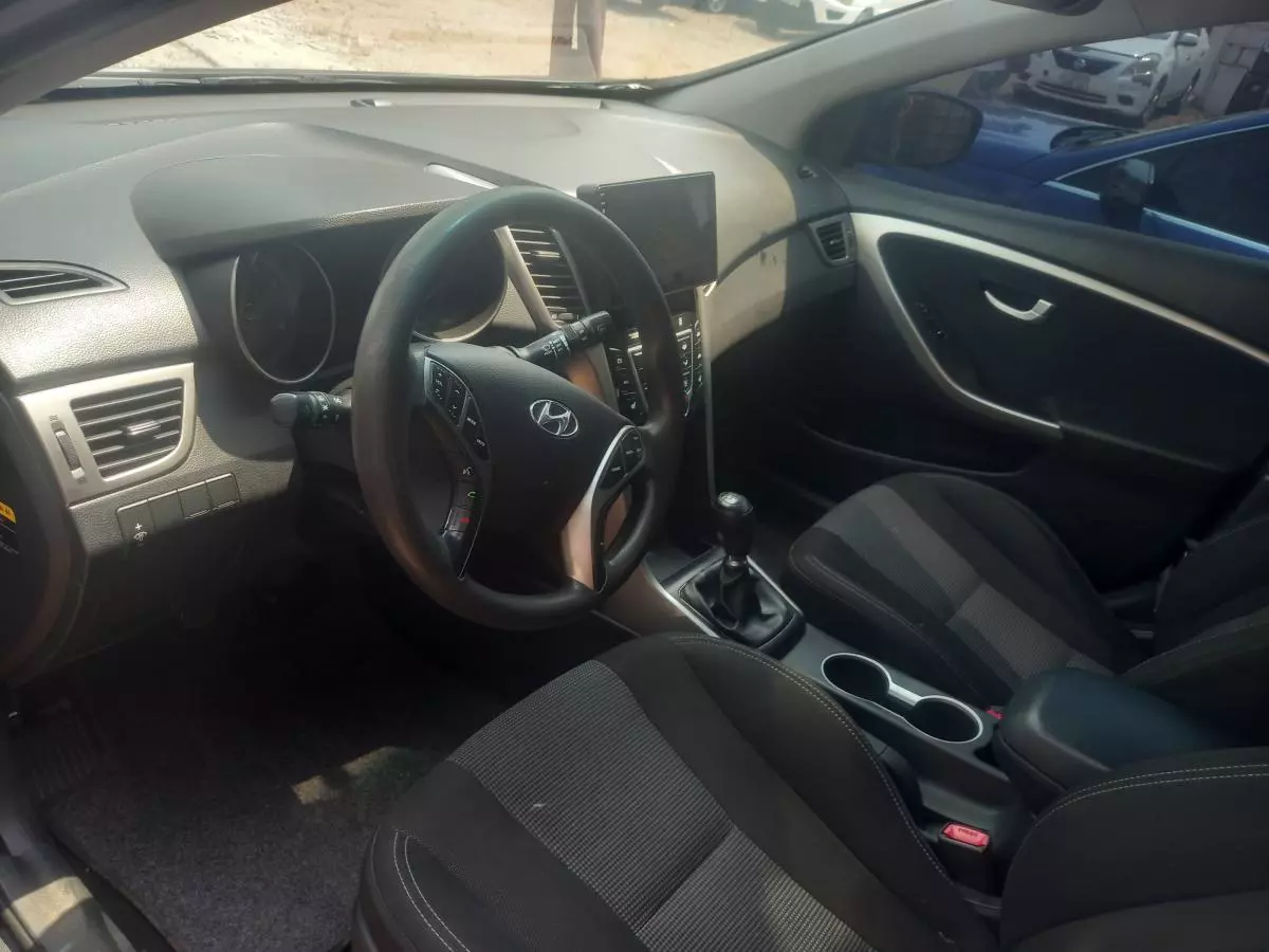 Hyundai Elantra   - 2014