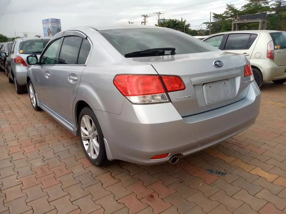 Subaru Legacy    - 2009
