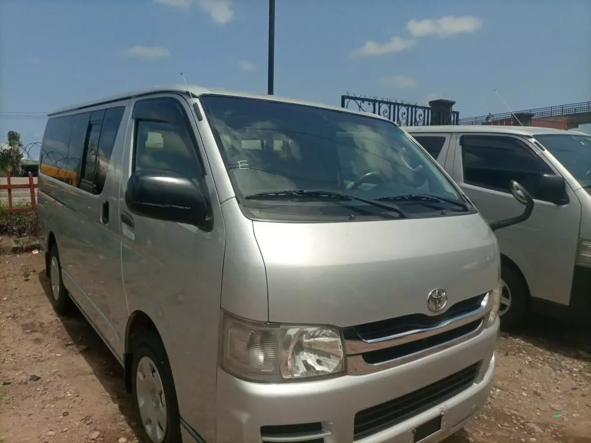 Toyota Hiace   - 2012