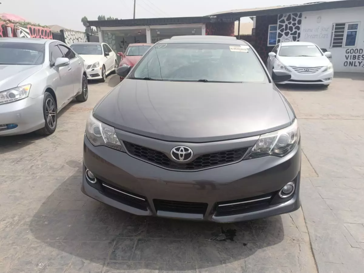 Toyota Camry   - 2014