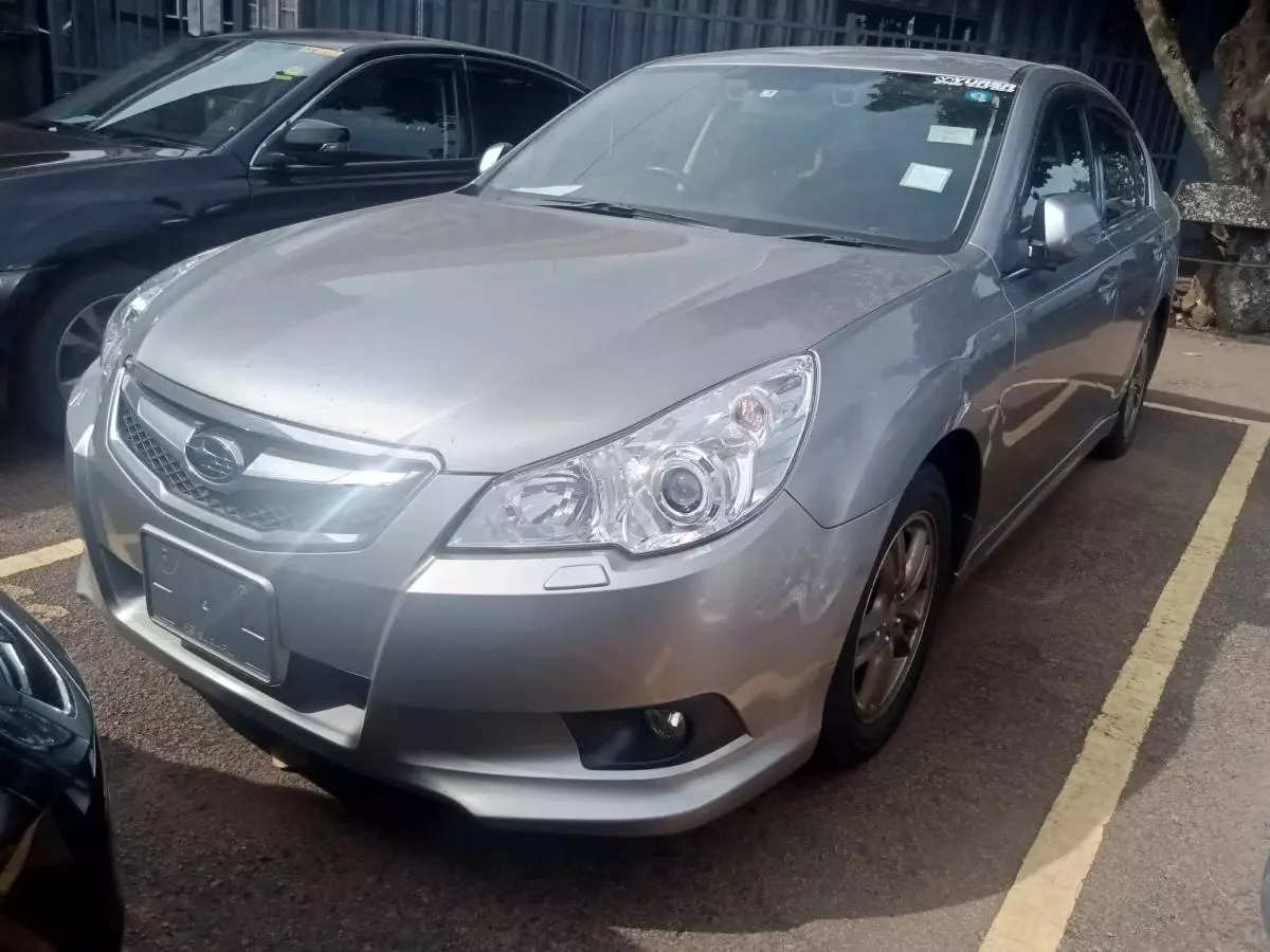 Subaru Legacy   - 2011